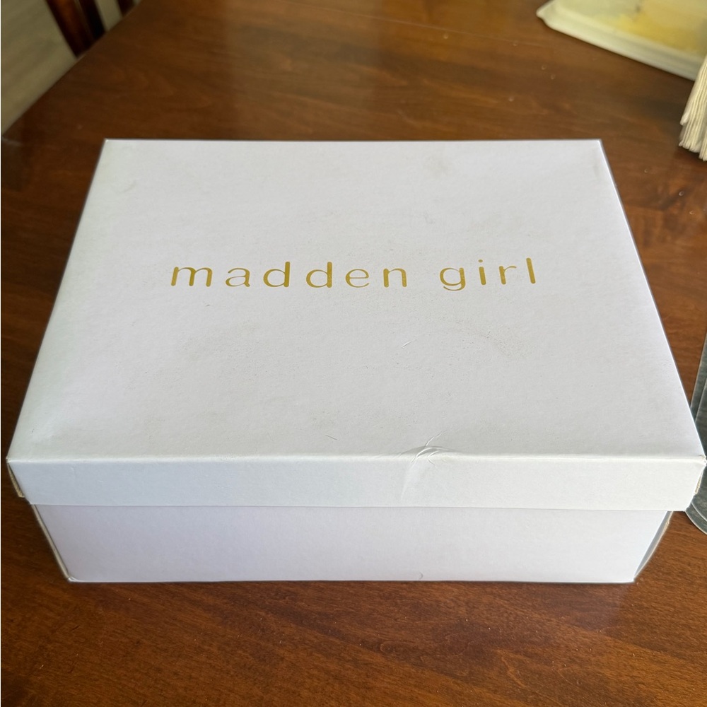 Steve Madden Nude Patent Leather Platform T-Strap Heels - Picture 10 of 10